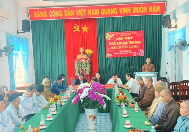 Gặp mặt các chức sắc tôn giáo huyện Hoài Ân năm 2023